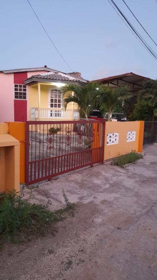 Sucasa Apartment Willemstad Luaran gambar